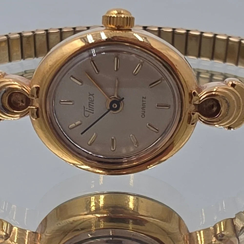 Timex Wristwatch Womens Small Gold Good Expansion Band Water Resistant Quartz